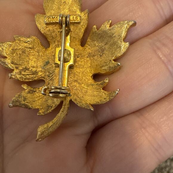 Vintage Signed Mamselle Textured Gold Tone Maple Leaf Pin Brooch - Picture 3 of 6